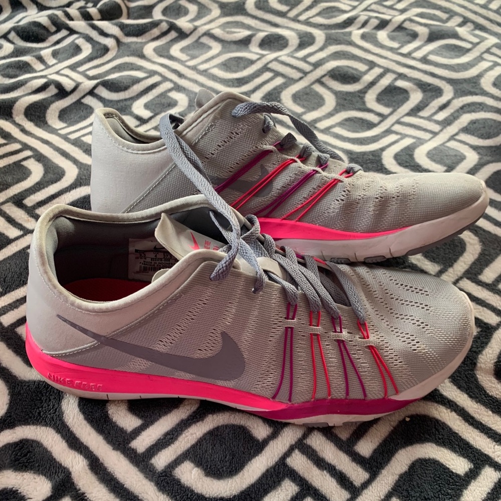 Women’s Nike Free TR 6 sneakers